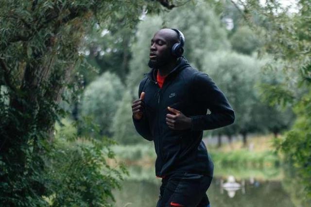 澳门真人百家乐登录入口-“消失的卢卡库”究竟在干嘛？休假、会友、跑步……