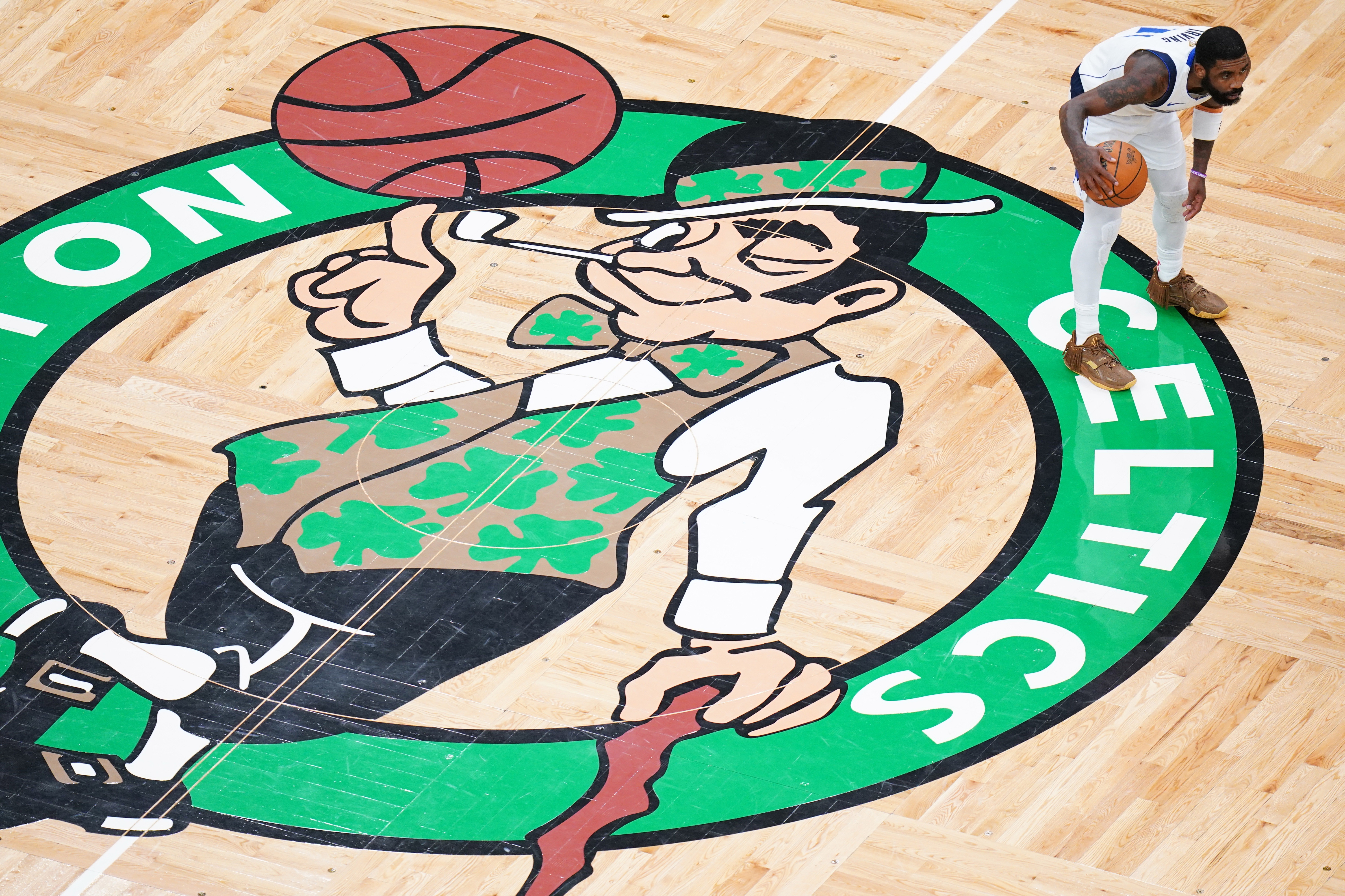 澳门百家乐官方网站-字母在主场被嘘？小莫：他肯定要走了 欧文就是被嘘才离开绿军的