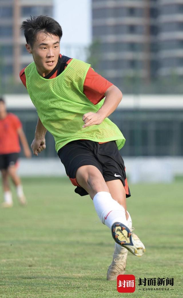 澳门百家乐官方网站-少年“小帅”：从中乙首球到金童加冕，成都09后小将逐梦绿茵