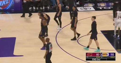 湖三疯！湖人第三节轰下45分，单节净胜骑士15分&amp;amp;领先到27分